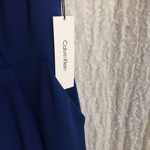 Calvin Klein NWT Cut-Out Scuba Crepe Keyhole Jumpsuit Size 4 - Picture 12 of 12